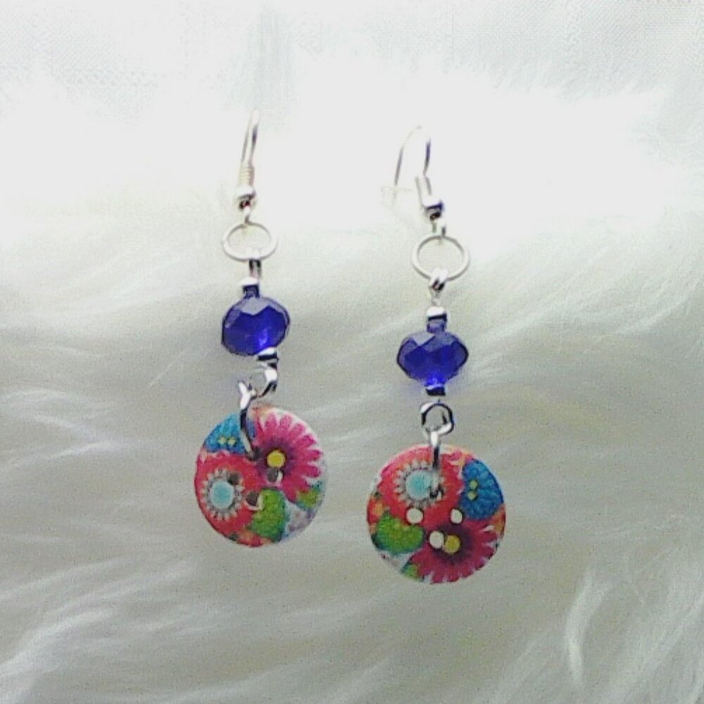 No. 1699 Pretty handmade earrings with half-inch diameter buttons